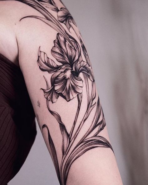 Соня Факас on Instagram: "• Irises • Done at @tattoo_noir_munich 🌱 ___________________________ #tattoo #graphictattoo #iris #iristattoo #botanicaltattoo #floraltattoo #blackink #illustrationtattoo #flowertattoo #finelinetattoo #flowers #freehandtattoo" Iris Leg Tattoo, Iris Bouquet Tattoo, Iris Flower Tattoo Black, Mam Tattoo, Munich Tattoo, Call Duck, Iris Flower Tattoo, Violet Tattoo, Celestial Tattoo