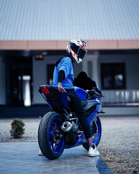 R15 Bike Poses Men, V3 R15 Black, R15 Black, Bike Rider Photography, Rider Photography, Bakgerand Photo, Dream Motorcycle, Jeep Images, R15 V3