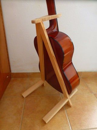 Homemade Guitar Stand, Diy Music Stand, Pallet Guitar Stand, Guitar Stand Ideas, Guitar Stand Plans, Diy Guitar Stand, Cello Stand, Wood Guitar Stand, Wooden Guitar Stand