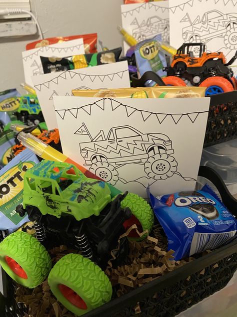 Monster Truck Party Goodie Bags, Monster Jam Favors, Monster Truck Gift Bags, Monster Jam Birthday Food, Monster Truck Party Favors Ideas, Monster Jam Goodie Bags Ideas, Monster Jam Treats, Monster Truck Goodie Bag Ideas, Toro Loco Birthday Party