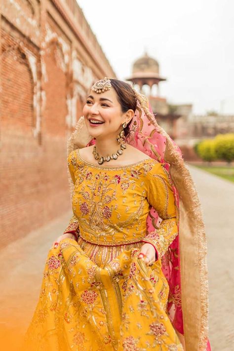 Mah-e-Mir – Maha Wajahat Khan Haldi Makeup, Pink Organza Dupatta, Pakistani Mehndi Dress, Pink And Olive Green, Mehndi Bride, Mehndi Dress, Raw Silk Lehenga, Hania Amir, Latest Bridal Dresses