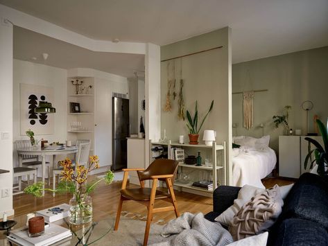 Bedroom Apartment Aesthetic, Studio Loft Apartments, Living Room And Bedroom Combo, Cozy Studio Apartment, Vintage Apartment, Studio Apartment Layout, Loft Decor, Studio Apartments, Apartment Aesthetic