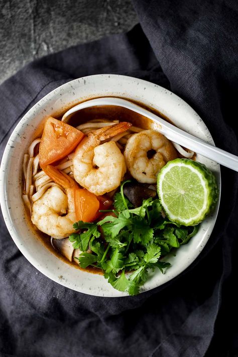 Tom Yum Noodle Soup Tom Yum Noodle Soup, Pressure Cooker Soup Recipes, Tom Yum Soup Recipe, Tom Yum Noodles, Thai Noodle Soups, Soup With Shrimp, Asian Noodle Dishes, Thai Soup, Tom Yum Soup