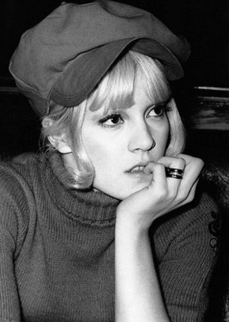 Sylvia Vartan, 60s Icons, Vartan Sylvie, Ye Ye, Scarlett Rose, Sylvie Vartan, Parisienne Chic, French Fashion Designers, French Girls