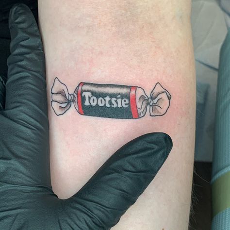 Tootsie Roll Tattoo, Crown Tattoos For Women, Crown Tattoos, Candy Tattoo, Skin Drawing, Tootsie Roll, Crown Tattoo, Art Fantasy, Tat Ideas