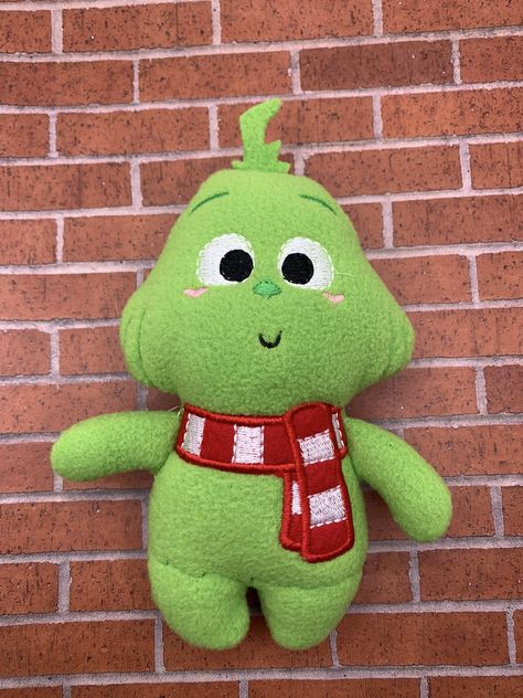 Christmas Plushies Diy, Grinch Plush, Grinch Toys, Plushies Diy, Grinch Stuff, Baby Grinch, Crafting Corner, Stuff Animals, Grinch Christmas Decorations