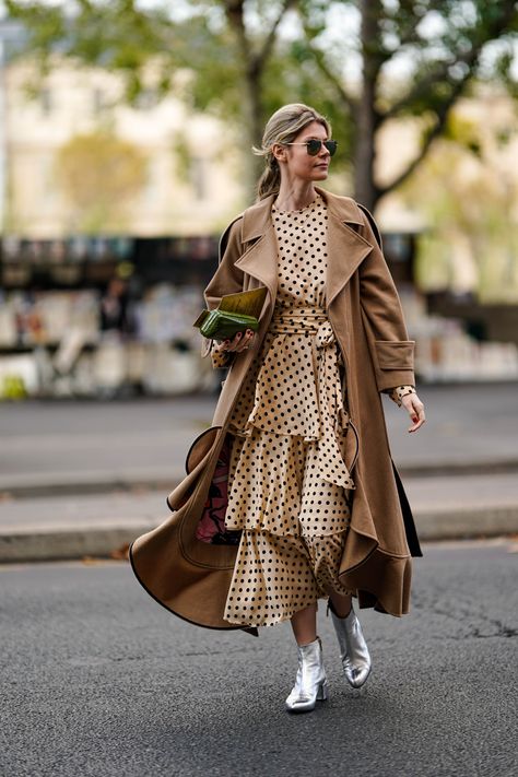 Fall Dress Trends, Dots Outfit, How To Wear Blazers, Dots Fashion, Silver Cocktail Dress, Polka Dots Outfit, Polka Dots Fashion, 2020 Fashion Trends, Looks Street Style