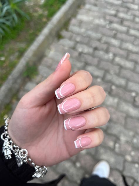 Outlined French Tip Nails Square, Brown Outline French Tip Nails, French Outline Nails Square, 2 Line French Nails, Square Double French Nails, Outlined Nails Square, Nails With Outline, French Tip Outline Nails, French Outline Nails