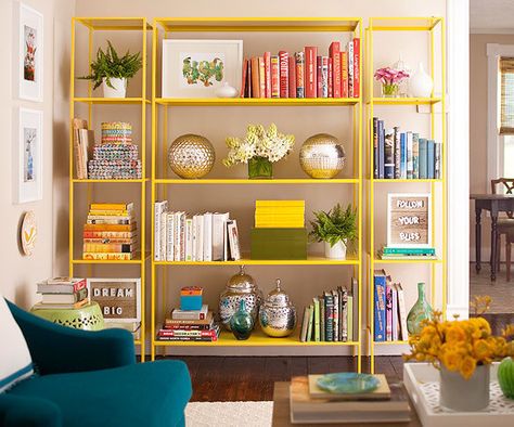 35 Simple Ways Spray Paint Can Make Your Home Look More Expensive Yellow Bookshelves, Ikea Vittsjo, Diy Bookshelves, Home Tips And Tricks, Ikea Bookshelves, Bookshelf Ideas, Ikea Shelves, Bookshelf Styling, Diy Ikea