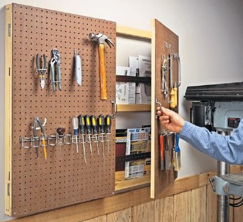 peg board with storage!!!!!! Pegboard Garage, Backsplash Diy, Diy Kitchen Shelves, Pegboard Storage, Pegboard Organization, Garage Organize, Diy Backsplash, Tool Rack, Diy Garage Storage