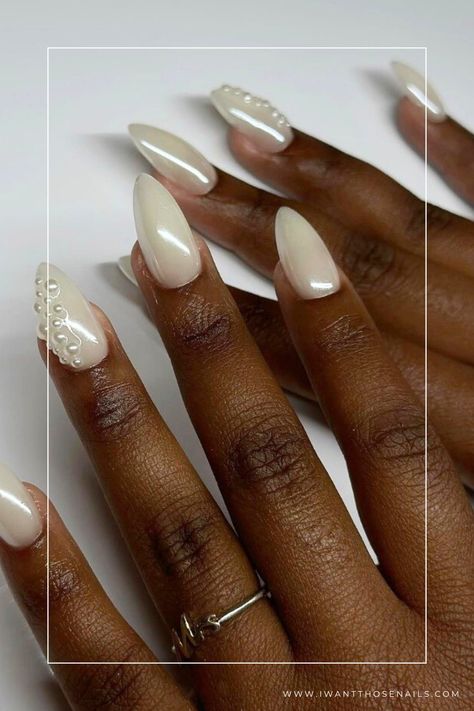 pearl chrome nails White Chrome Nails Wedding, Pearl Gems Nails, Elegant Pearl Nails, Wedding Nails Inspo For Bride, Chrome Wedding Nails For Bride, Engagement Nails White, Classy Wedding Nails For Bride, Chrome Bridal Nails, Wedding Nail Ideas For The Bride