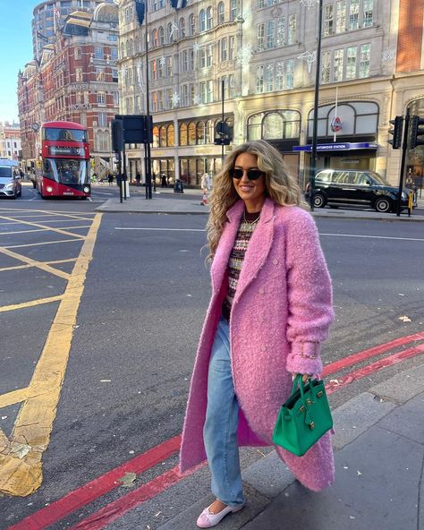 Pink Coat Outfit Winter, Coat Outfit Winter, Pink Coat Outfit, Pink Winter Coat, Emili Sindlev, Pink Coats, Long Winter Coats Women, Winter Coat Outfits, Coat Outfit