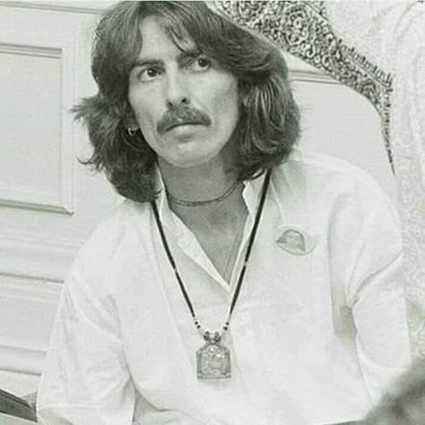 Little Hoop Earrings, Beatles George Harrison, Beatles George, Bug Boy, Beatles Photos, Beatles Pictures, Something In The Way, The Fab Four, I'm With The Band