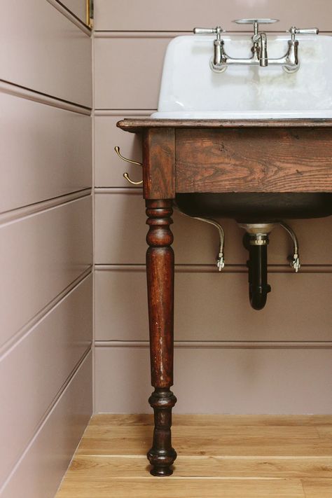 Wash Table Bathroom, Vintage Washboard Sink, Console Table Bathroom Vanity, Antique Pedestal Sink Bathroom, Table Vanity Bathroom, Tiny Powder Room Sink, Bathroom Vanity Farmhouse Sink, Old Fashioned Bathroom Sink, Vintage Powder Room Vanity