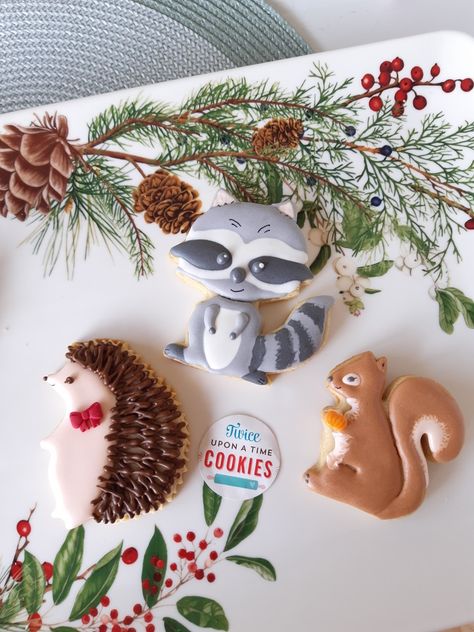 Squirrel Sugar Cookies Decorated, Woodland Christmas Cookies, Squirrel Cookies Decorated, Raccoon Cookies, Squirrel Cookies, Baking Thanksgiving, Woodland Cookies, Woodland First Birthday, Hedgehog Cookies