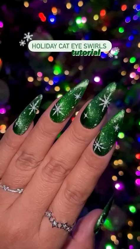 Christmas Nail Ideas, Eye Nail Art, Fancy Nails Designs, Liner Brush, Christmas Gel Nails, Holiday Nail, Nail Art Designs Videos, Cat Eye Nails, White Chalk