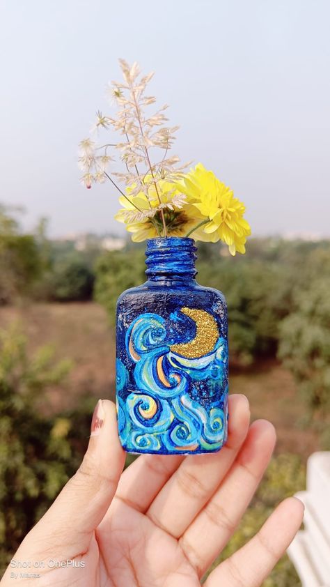 Art and craft Mini Glass Bottles Art, Mini Bottle Painting, Miniature Alcohol Bottles, Mini Alcohol Bottles, Jar Painting, Anarkali Kurtis, Painted Glass Bottles, Bear Paintings, Mini Glass Bottles