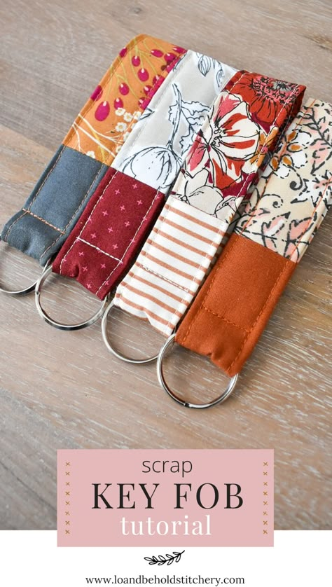 Key Fob Tutorial, Syprosjekter For Nybegynnere, Tassen Hanger, Key Fobs Diy, Tips Menjahit, Memory Projects, Scrap Fabric Projects, Sewing Machine Projects, Fabric Boxes