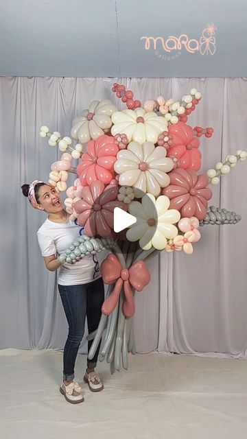 Lyndon B Johnson, Twisting Balloons, Gender Reveal Balloons, Balloon Dress, Balloon Arrangements, Birthday Party Theme Decorations, Birthday Party Balloon, Balloon Backdrop, Balloon Flowers