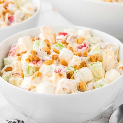 Taffy Apple Salad, Caramel Apple Salad, Peach Jello, Oreo Delight, Taffy Apple, Strawberry Fluff, Pineapple Delight, Apple Salad Recipes, Strawberry Pretzel Salad