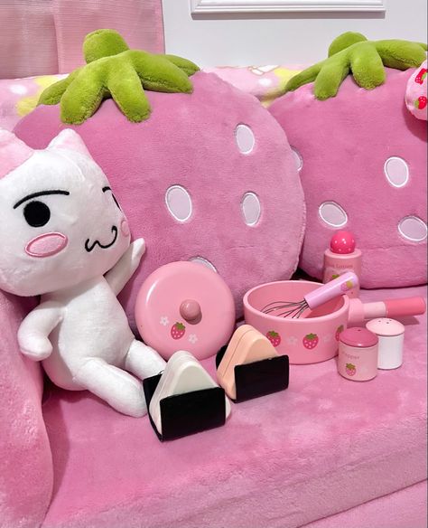 strawberry couch toro inoue Mother Garden, Kawaii Strawberry, Kawaii Bedroom, Things I Need To Buy, Cute Furniture, Pink Icons, Kawaii Core, Girly Room, Kawaii Room