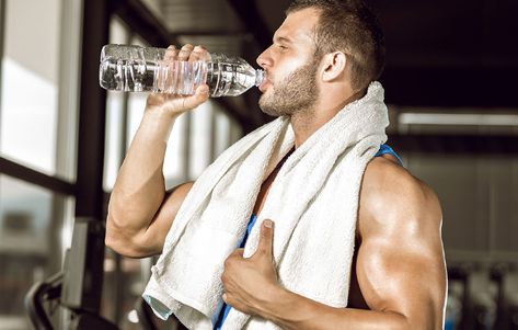 How to replace the liquids you're sweating out Amazing Workouts, Water Fitness, Gentleman Lifestyle, Healthy Man, Kangen Water, All Body Workout, Workout Exercises, Men's Workout, Body Training