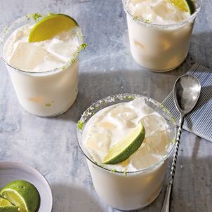 Lime Margarita Recipe, Coconut Margarita, Margarita Ingredients, Lime Margarita, Boozy Drinks, Drink Drank Drunk, Margarita Recipe, Margarita Recipes, Delicious Drinks