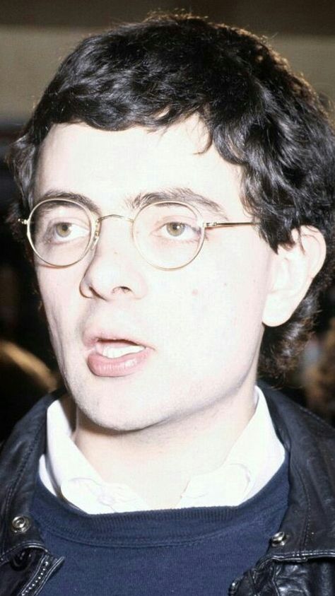 My heart is melting! Rowan with glasses on! 😍💖😍💖 Rowan Atkinson 90s, Rowan Atkinson, Baby Fotografie, Instagram Jokes, Face Drawing Reference, Classic Comedies, Mr Bean, British Comedy, Face Expressions