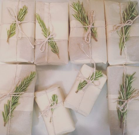 How To Wrap Banana Bread, Gift Wrap Baked Goods, Cookies Wrapped In Parchment Paper, How To Wrap A Loaf Of Bread As A Gift, Gifting Bread Wrap Packaging, Gift Wrapping Bread Loaves, Bakers Twine Wrapping, Xmas Cookie, Tin Ideas