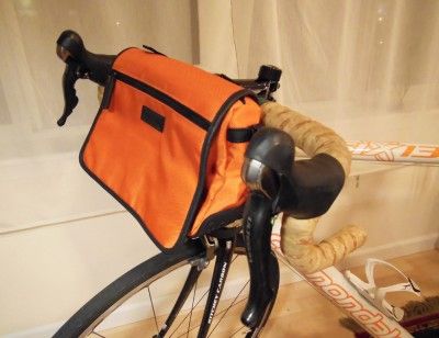 DIY handlebar bag, how to turn a bag you already have into a handy-dandy handle bar bag Bike Bags Handlebar, Crafts Easy Diy, Upcycled Bike, Tweed Ride, Bikepacking Bags, Bike Packing, Bicycle Panniers, Bike Bags, Basket Tutorial