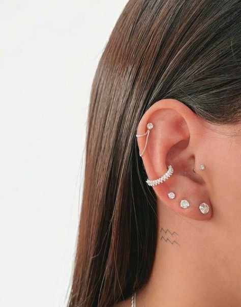 Minimalist Ear Piercings, Unique Ear Piercings, Ear Peircings, Ear Piercings Chart, Types Of Ear Piercings, Cool Ear Piercings, Pretty Ear Piercings, Cool Piercings, Cute Ear Piercings