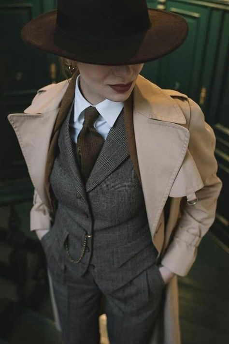 1920s Womens Pants, Detective Outfit, Woman Suit Fashion, Pantsuits For Women, Vintage Suits, Foto Ideas Instagram, 1920s Fashion, Peaky Blinders, Mode Vintage