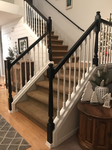 Black and White Stair Railings White Spindles Black Railing, White And Black Railing Stairways, Black And White Railings For Stairs, Black And White Stair Banister, White And Black Bannister, Black White Staircase Banisters, Black And White Bannister Rail, Staircase Railing Paint Ideas, Black And White Banister Stair Railing