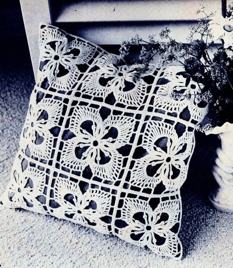 Dogwood Blossom Pillow Cover Vintage Crochet Pattern Download / diy crochet pillow pattern by MomentsInTwine on Etsy Crochet Quilt Tutorial, Pillow Cover Pattern, Crochet Granny Squares, Cushion Cover Pattern, Pillow Covers Pattern, Lace Pillow, Confection Au Crochet, Crochet Cushion Cover, Crochet Pillow Pattern