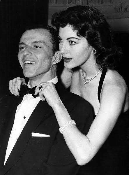 Ava & Frank Ava Gardner Frank Sinatra, Ava Gardner Photos, Klasik Hollywood, Stars D'hollywood, Milton Greene, Jane Russell, Lana Turner, Hollywood Couples, Mae West