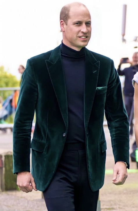 Green Velvet Suit, Green Velvet Jacket, Principe William, Prince William And Catherine, Emma Thompson, Velvet Suit, Party Kleidung, Royal Families, Green Coat