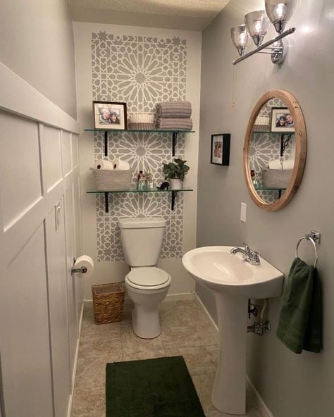 Modern Boho Bedroom Green, Boho Bedroom Green, Dark Green Bathroom, Minimalist Small Bathrooms, Dark Green Bathrooms, Beige Bathroom Ideas, Green Bathroom Decor, Modern Boho Bedroom, Toilet Room Decor