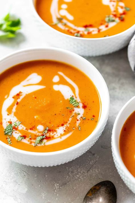 Carrot Ginger Soup 3 - Carrot Ginger Soup (Easy & So Comforting!) Ginger Carrot Soup, Carrot Ginger Soup Recipe, Pantry Stock, Grandbaby Cakes, Dinner Simple, Fresh Carrots, Snacks Under 100 Calories, Carrot Ginger Soup, Delicious Soups