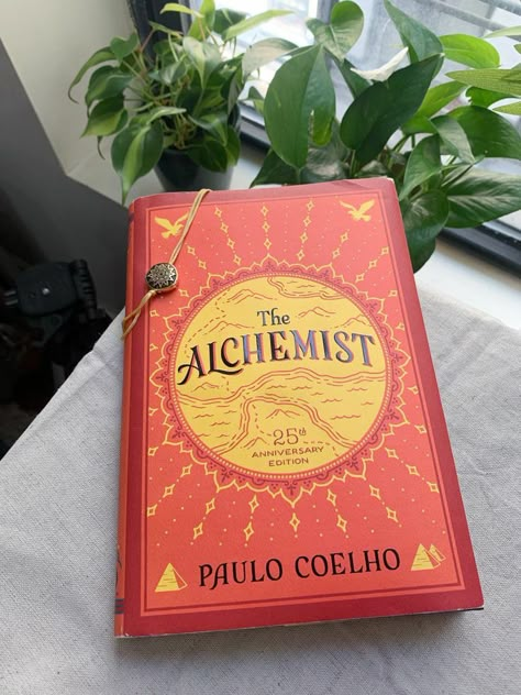 The Alchemist : Favorite Quotes From This Amazing Book - ladykiatown Alchemist Book, Empowering Books, Self Development Books, The Alchemist, Book Wishlist, Recommended Books To Read, Inspirational Books To Read, Top Books To Read, Recommended Books