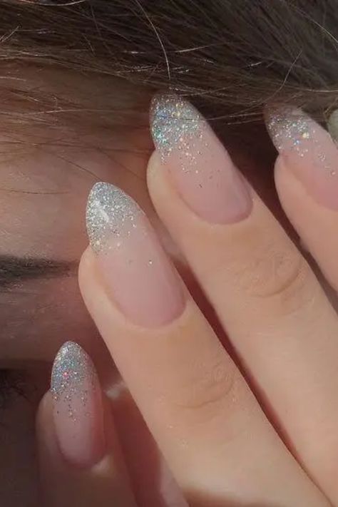 The glitter ombre nail trend will continue to be popular. Ombre nails are one of the best DIY designs that are simple… Autumn Nails Orange, Ombre Nail Ideas, Glitter Nail Paint, Glitter Gradient Nails, Gradation Nails, Faded Nails, Hoco Nails, Nails Orange, New Years Eve Nails