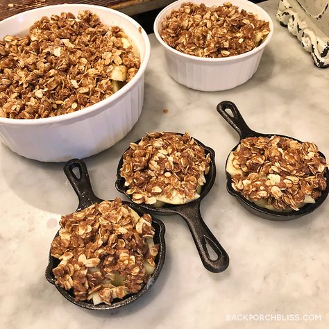 Learn how to make apple crisp in mini skillets. Because everything is better mini, right?! We've made this recipe for years-- thanks Mom! Mini Cast Iron Apple Crisp, Apple Crisp Mini, Individual Appetizers, One Pot Vegetarian, Pumpkin Spice Donut, Apple Recipes Easy, Slow Cooker Pumpkin, Cast Iron Skillet Recipes, Paleo Pumpkin