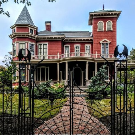 2. Stephen King's House, Bangor Stephen King House, Winter List, New England Vacation, Bangor Maine, Maine Trip, New England Trip, England Vacation, Maine New England, New England States