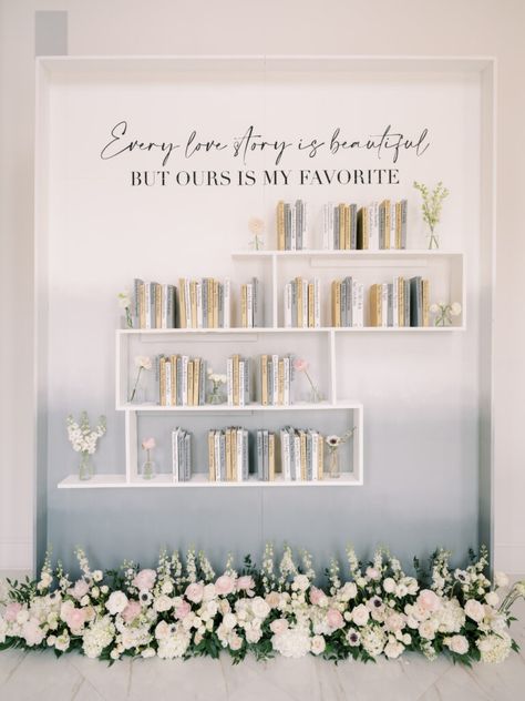 Wedding Seating Display Ideas, Bookshelf Wedding Decor, Wedding Seating Chart Using Books, Seating Chart Creative, Diy Classic Wedding Decor, Book Wall Seating Chart, Boho Table Seating Chart, Story Book Seating Chart, Diy Table Chart Wedding