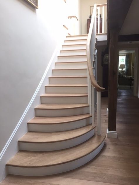 Curved Landing Stairs, Curved Bottom Step Staircase, Staircase With Rounded Bottom Step, Small Curved Staircase Ideas, Straight Staircase Ideas Entrance, Staircase With Curved Bottom Step, Internal Stairs Design, 2nd Floor Stair Ideas, Curved Staircase Handrail