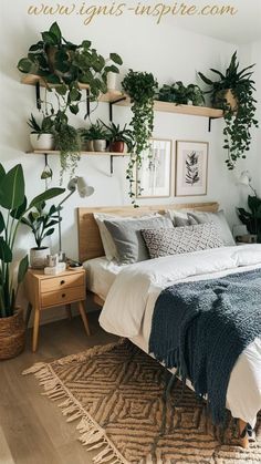 Boho Decorations, Earthy Bedroom, Decor Ideas Bedroom, Boho Scandinavian, Dorm Inspo, Interior Design Per La Casa, Bedroom Decorations, Bohemian Bedroom Decor, Redecorate Bedroom