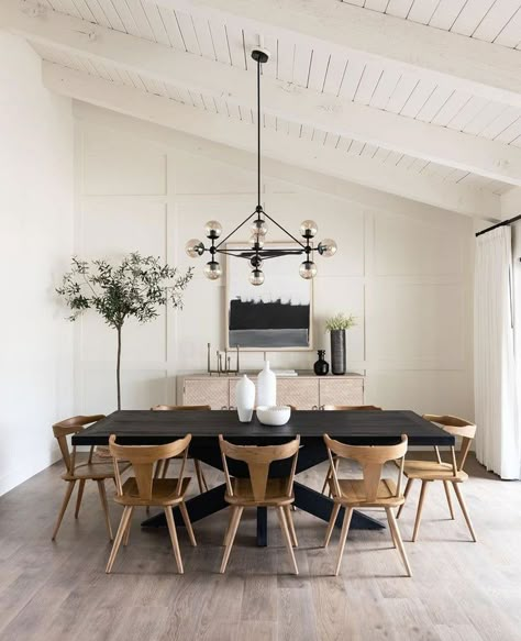 Black Dining Room Table, Dining Room Design Modern, Dinning Room Design, Black Dining Room, Mid Century Modern Dining, Dining Table Black, The Dining Room, Dining Room Inspiration, Rustic Dining