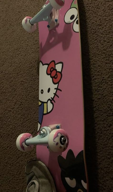 @dudadyxx Skateboard Hello Kitty Design, Skateboard Design Hello Kitty, Cute Skateboard Aesthetic, Skateboard Deck Design Ideas, Kuromi Skateboard, Sanrio Skateboard, Skateboard Design Ideas, Hello Kitty Skateboard, Pink Skateboard