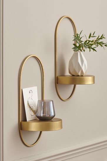 Fresh Spring Office Decor Ideas 2024: Revitalize Your Workspace Gold Wall Shelves, Mirror Decor Ideas, Gold Shelves, Gold Wall Decor, Wall Shelves Design, Wall Decor Design, Gold Wall, Gold Walls, Shelf Design