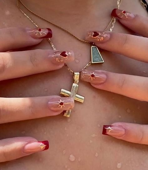 Natural Square Nails Design, Red Silver And Gold Nails, Gold With Red Nails, Red Gold Nails Short, Jesus Inspired Nails, Red Nails Gold Design, Sagrado Corazon Nails, Creative Red Nails, Short Square Red Nail Designs