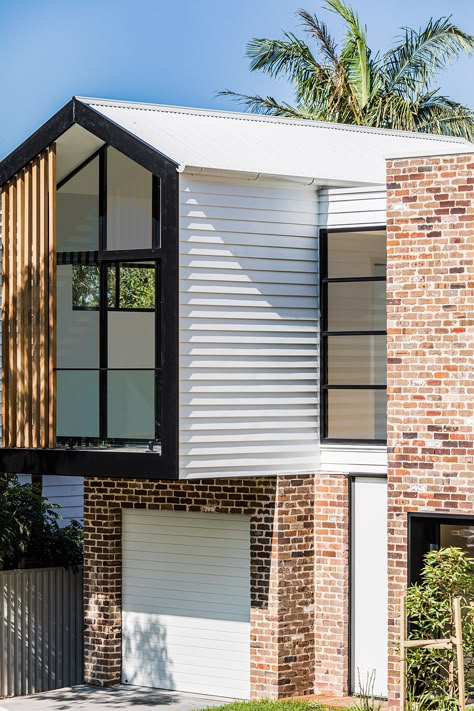 Reclaimed Brick House, Red Brick House Exterior, Brick House Exterior, Sydney House, Cladding Design, House Cladding, James Hardie, Facade Ideas, Red Brick House